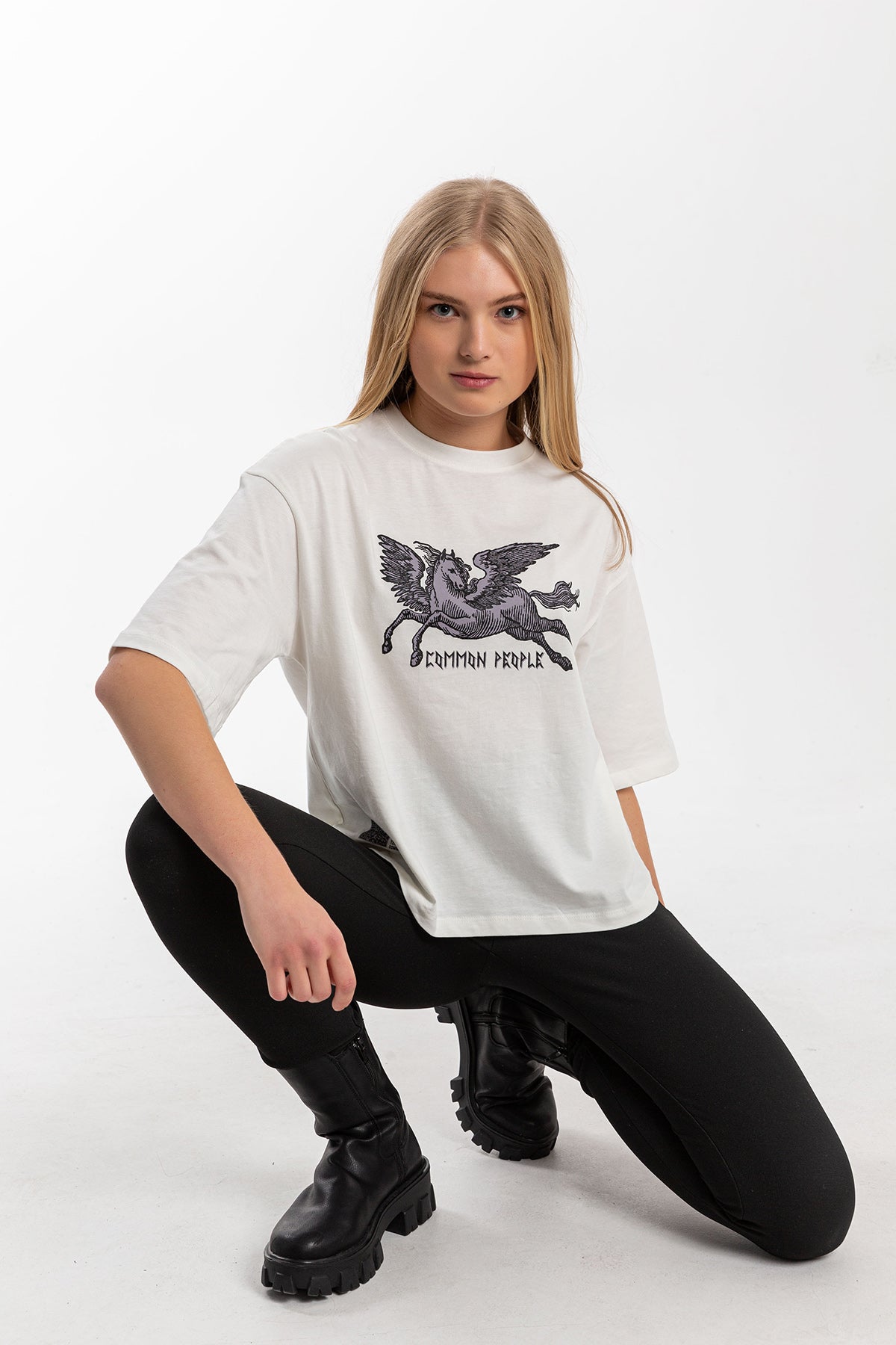 Pegasus Ekru Oversize Crop T-shirt